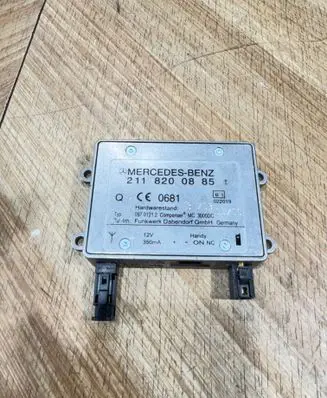 Mercedes-Benz E W211 Aerial antenna amplifier 2118200885 09701212