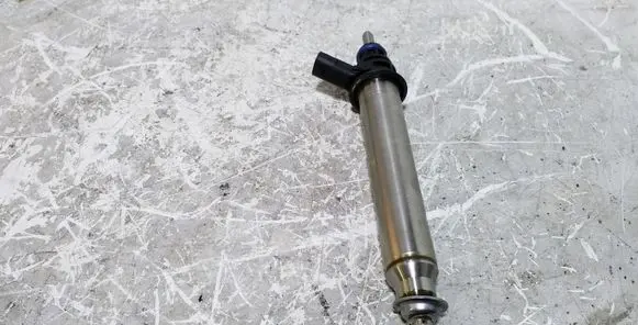Mercedes-Benz CLA C117 X117 W117 Fuel injector A2780700687