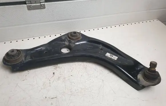 Nissan Qashqai Front lower control arm/wishbone 3484917