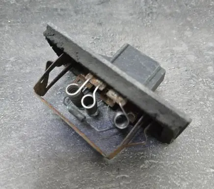 Ford Mondeo MK II Heater blower motor/fan resistor 93BW18B647AB