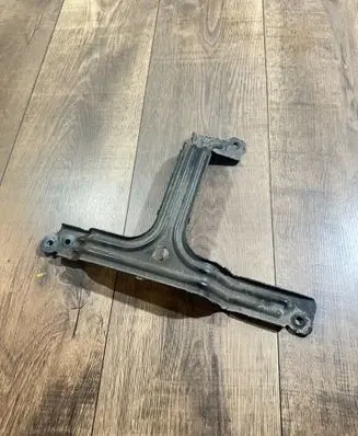 Opel Insignia B Battery bracket 84213684