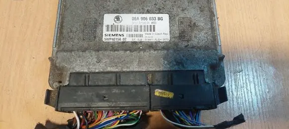 Skoda Octavia Mk1 (1U) Engine control unit/module ECU 06A906033BG 5WP40156 SIMOS3.3A