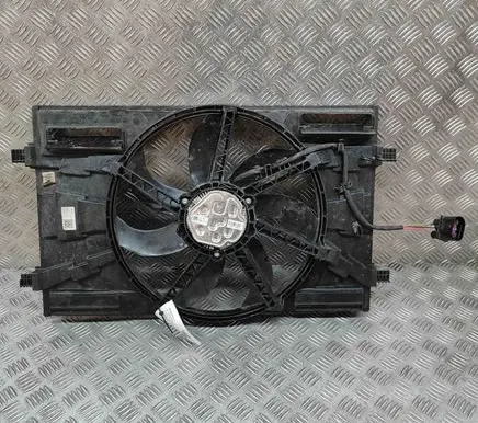 Radiator cooling fan shroud