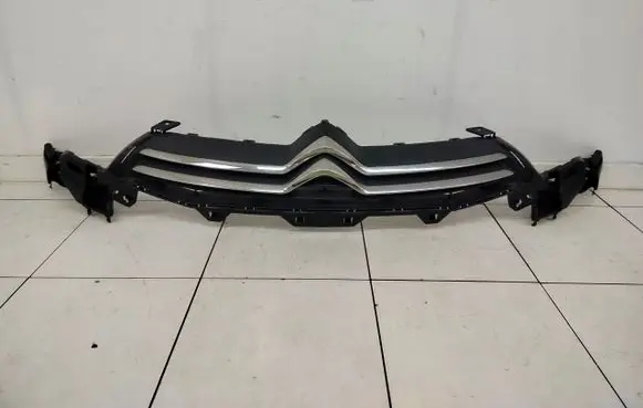 Citroen C4 II Front bumper upper radiator grill 9687946280