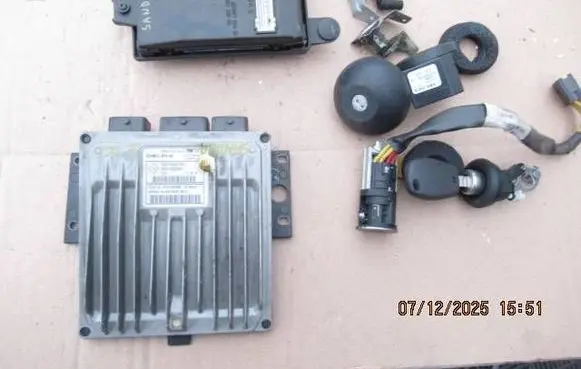 Dacia Sandero Engine control unit/module 8201002106 8201023847 R0410B036E