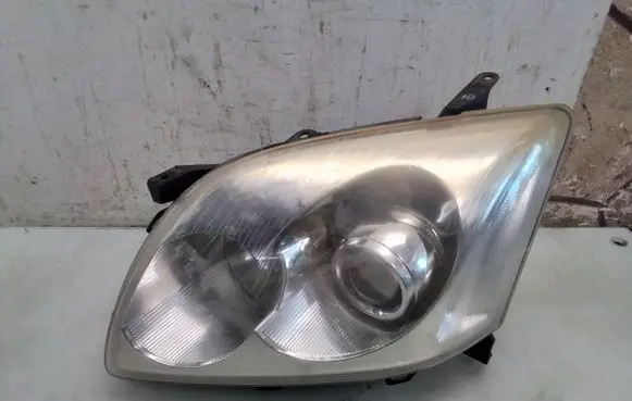 Toyota Avensis T250 Headlight/headlamp