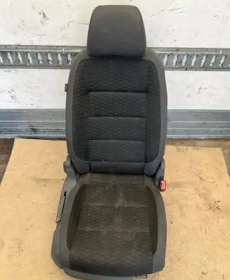 Volkswagen Touran I Front passenger seat 