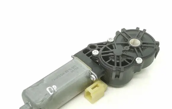 BMW 5 E60 E61 Seat adjustment motor 8316670 0390201999