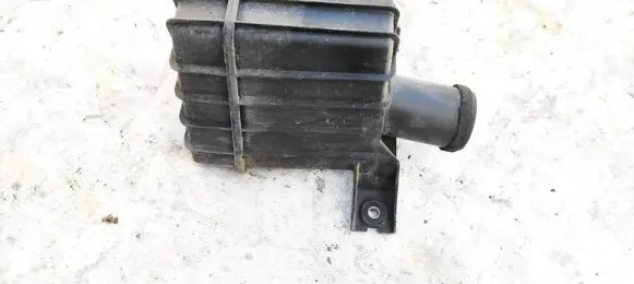 Vacuum air tank