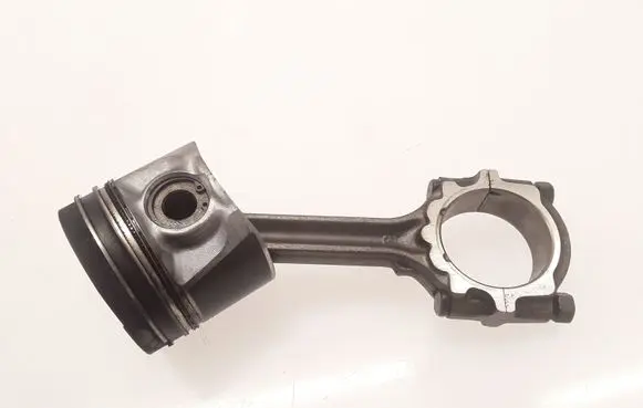 Nissan Primera Piston with connecting rod YD22