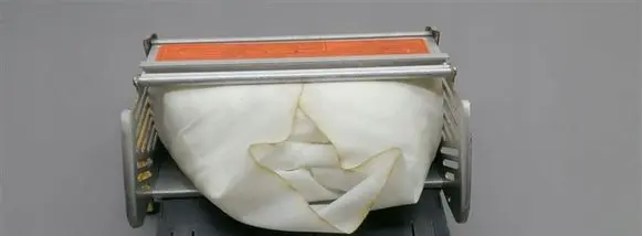 Mazda Tribute Passenger airbag