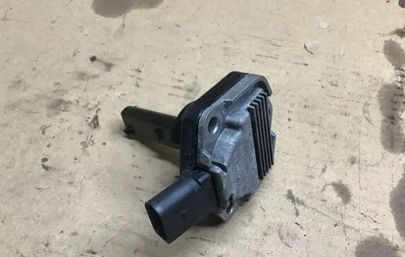 Audi A4 S4 B6 8E 8H Oil level sensor 6PR00807902 1J0907660B