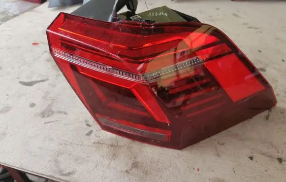 Volkswagen Tiguan Rear/tail lights 5NA945208G