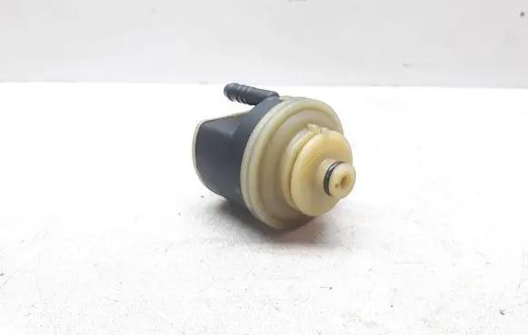 BMW 1 E82 E88 Fuel filter heater 8572519 13328572519