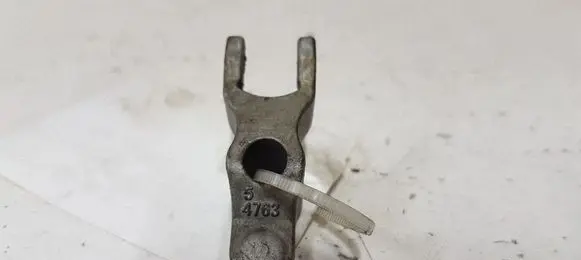 Opel Insignia A Fuel Injector clamp holder 4763