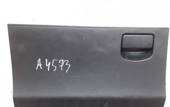 Glove box