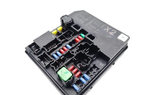 Nissan Leaf I (ZE0) Fuse module 284B7-4NM3A
