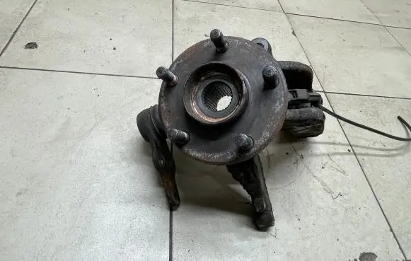 Ford Mondeo Mk III Front wheel hub spindle knuckle