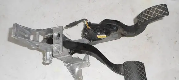 Audi A4 S4 B7 8E 8H Accelerator throttle pedal 8E1723523G