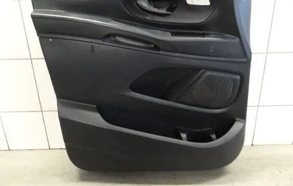 Mercedes-Benz Vito Viano W447 Front door card panel trim A4477271778
