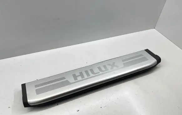 Toyota Hilux (AN10, AN20, AN30) Front sill trim cover 679140K020