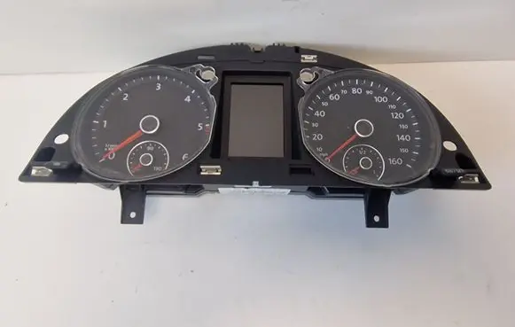 Volkswagen PASSAT B7 Speedometer (instrument cluster) 3AA920970E