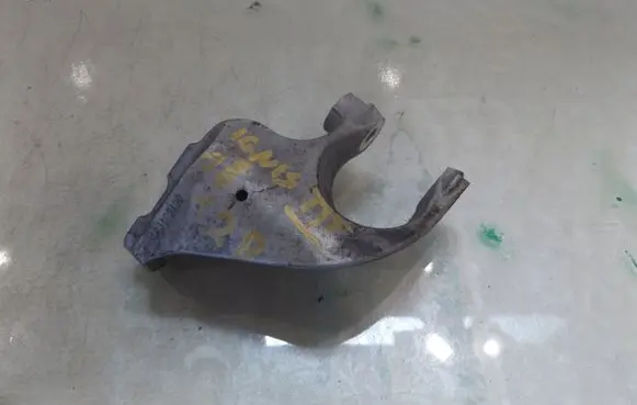 Suzuki Ignis Engine mounting bracket