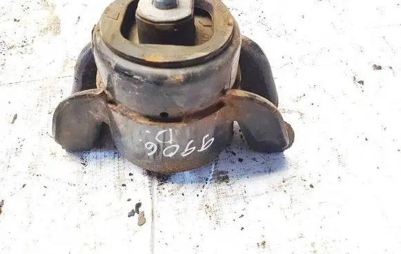 Engine mount bracket