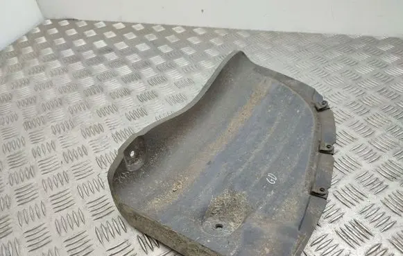 Rear arch fender liner splash guards