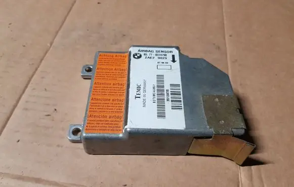 BMW 5 E39 Airbag control unit/module 8374798