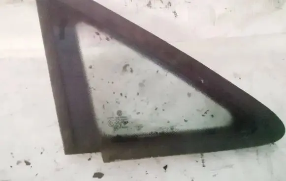 Volkswagen Touran II Front triangle window/glass 