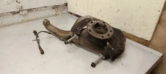 Porsche Cayenne (9Y0 9Y3) Front wheel hub spindle knuckle 7P0407245A