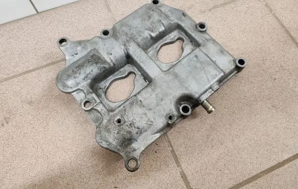 Subaru Legacy Rocker cam cover 