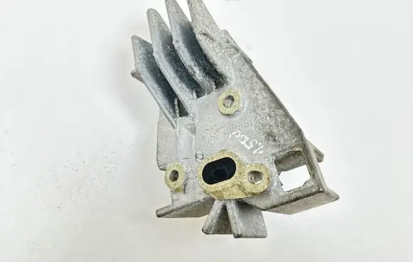 Nissan Note (E11) Engine mounting bracket 8200771226