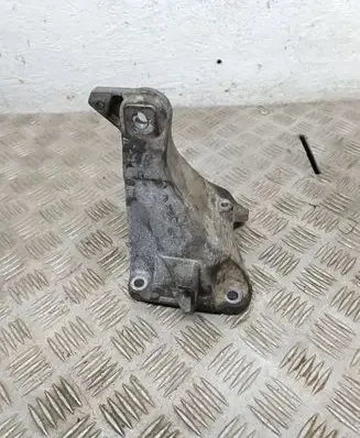 BMW 1 E81 E87 Engine mounting bracket 6781916 13807410