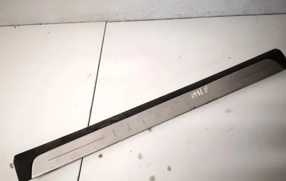 Infiniti FX Front sill trim cover 76894cg000