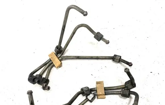 Volvo XC60 Fuel injector supply line/pipe 