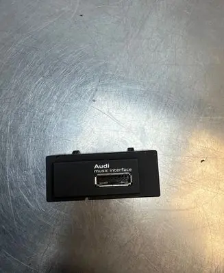 Audi A3 S3 8V USB socket connector 8V00357366PS