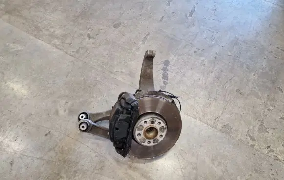 BMW 6 F06 Gran coupe Front wheel hub spindle knuckle