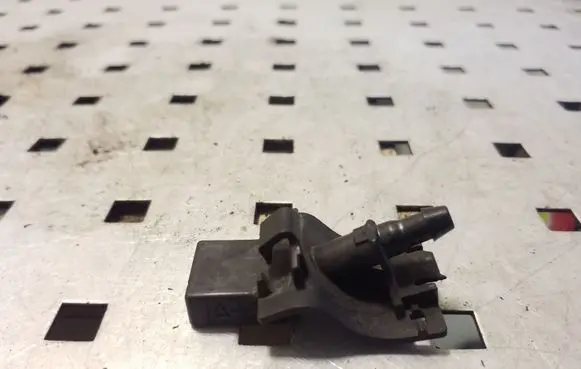 Toyota Avensis T270 Windshield washer spray nozzle 
