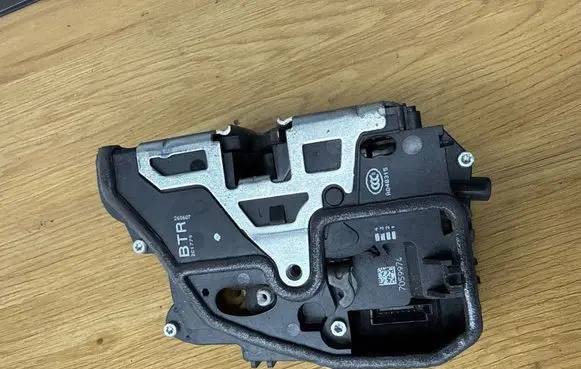BMW 3 E90 E91 Front door lock 7059974
