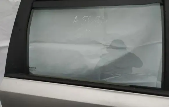 KIA Carnival Rear door window glass