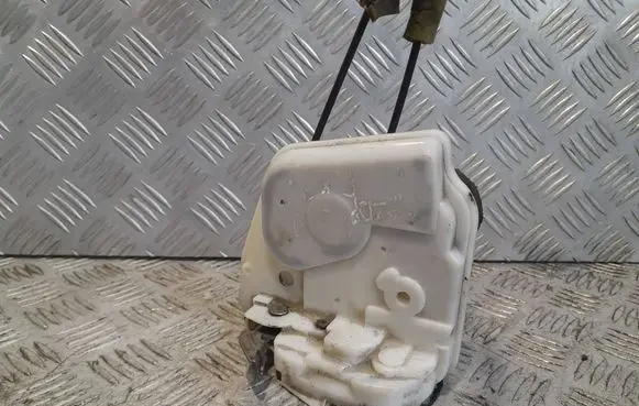 Mazda 6 Front door lock 7L28B0245