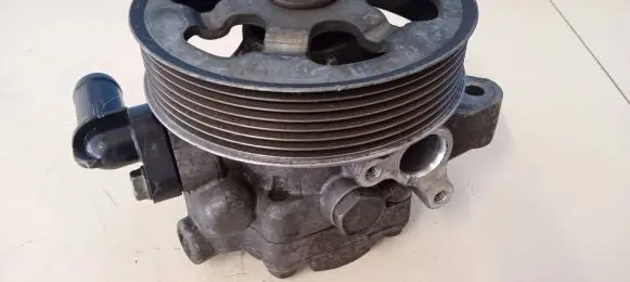 Toyota Avensis T250 Power steering pump