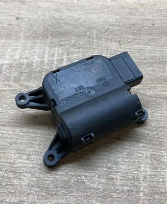 Volkswagen PASSAT B6 Air flap motor/actuator CZ1168802872 0132801363