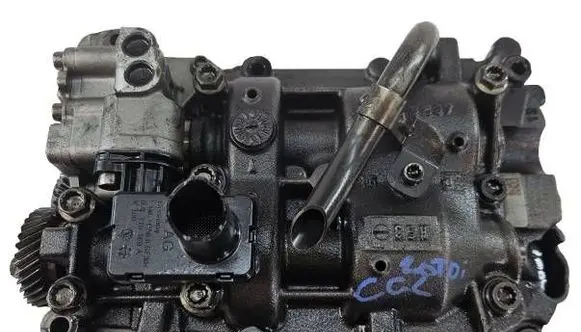 Audi A4 S4 B8 8K Oil pump 03l103537