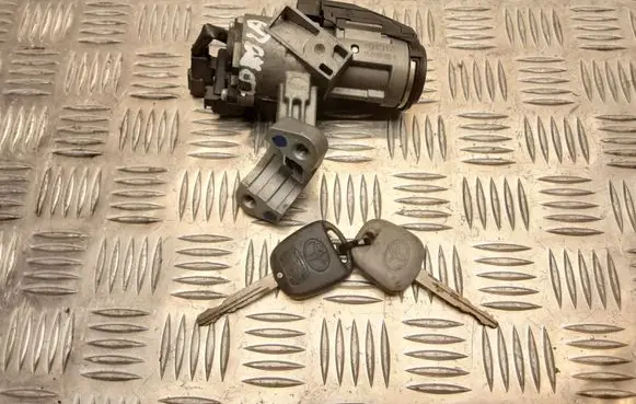 Toyota Corolla E120 E130 Ignition lock 45020024