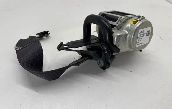 Chevrolet Camaro Front seatbelt 84496892 84018440 811831593