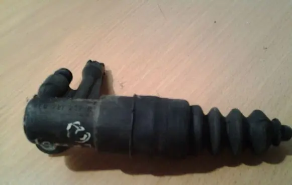 Audi A6 Allroad C5 Clutch slave cylinder 8E0721257B