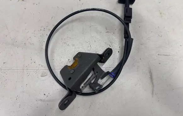 Volkswagen Jetta VI Seat back rest lock catch 5C6885681